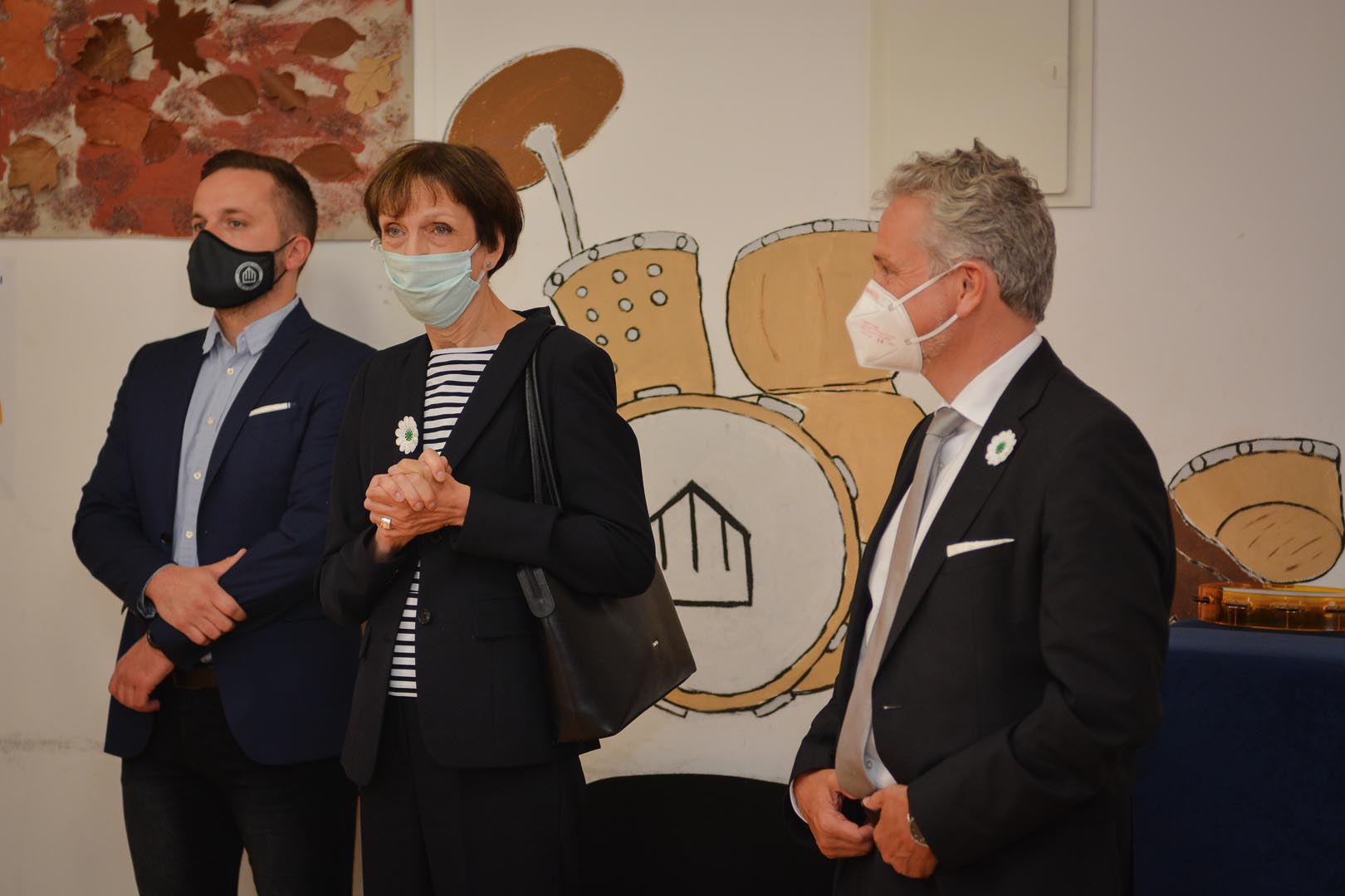 Ambasadori Sattler, Uebber, Kačo, Mina u Kući dobrih tonova